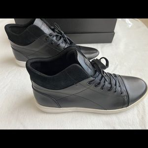 Kenneth Cole men’s size 10 black high top leather top